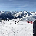 Clotes Modern Apartment, 50m From Slopes - Sleeps 6-8, 2 Bath - Sauzeholiday Apartment