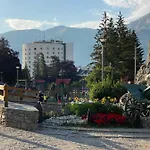 Clotes Modern Apartment, 50m From Slopes - Sleeps 6-8, 2 Bath - Sauzeholiday Apartment