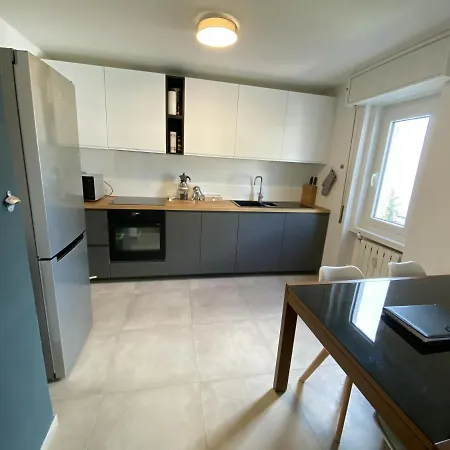 Clotes Modern Apartment, 50m From Slopes - Sleeps 6-8, 2 Bath - Sauzeholiday Oulx