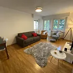 Clotes Modern Apartment, 50m From Slopes - Sleeps 6-8, 2 Bath - Sauzeholiday Apartmán Oulx