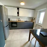 Clotes Modern Apartment, 50m From Slopes - Sleeps 6-8, 2 Bath - Sauzeholiday Oulx