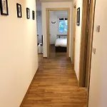 Clotes Modern Apartment, 50m From Slopes - Sleeps 6-8, 2 Bath - Sauzeholiday * Oulx