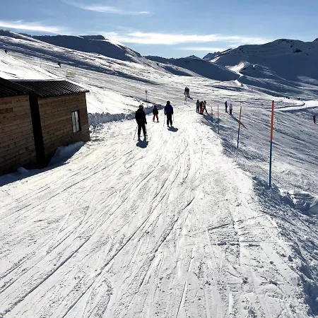 Clotes Modern Apartment, 50m From Slopes - Sleeps 6-8, 2 Bath - Sauzeholiday * Sauze D'Oulx