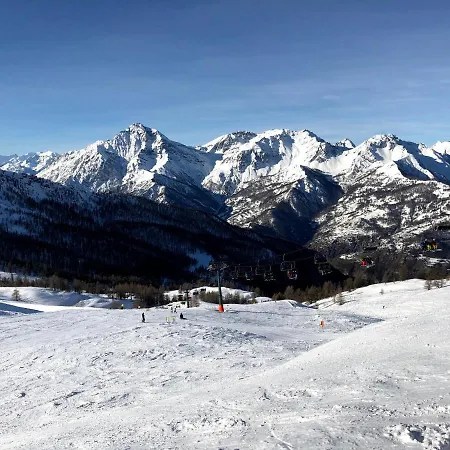 Daire Clotes Modern Apartment, 50m From Slopes - Sleeps 6-8, 2 Bath - Sauzeholiday *