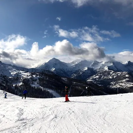 Clotes Modern Apartment, 50m From Slopes - Sleeps 6-8, 2 Bath - Sauzeholiday Sauze D'Oulx