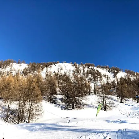 Clotes Modern Apartment, 50m From Slopes - Sleeps 6-8, 2 Bath - Sauzeholiday * Sauze D'Oulx