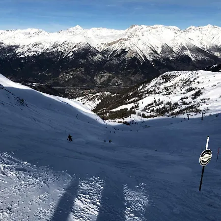 Clotes Modern Apartment, 50m From Slopes - Sleeps 6-8, 2 Bath - Sauzeholiday Sauze D'Oulx