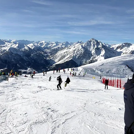 Clotes Modern Apartment, 50m From Slopes - Sleeps 6-8, 2 Bath - Sauzeholiday Apartment