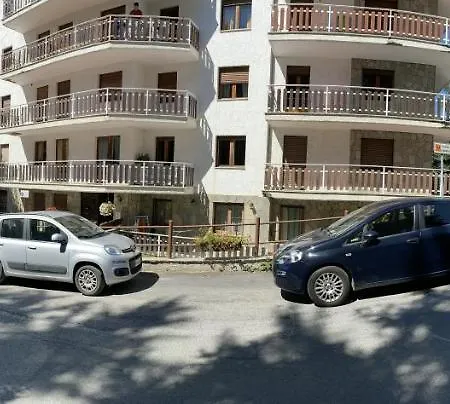 Apartment Clotes Modern Apartment, 50m From Slopes - Sleeps 6-8, 2 Bath - Sauzeholiday Sauze D'Oulx
