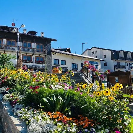 Apartment Clotes Modern Apartment, 50m From Slopes - Sleeps 6-8, 2 Bath - Sauzeholiday *