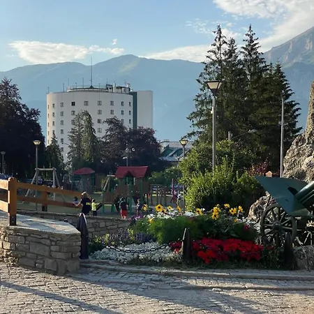 Clotes Modern Apartment, 50m From Slopes - Sleeps 6-8, 2 Bath - Sauzeholiday Apartment