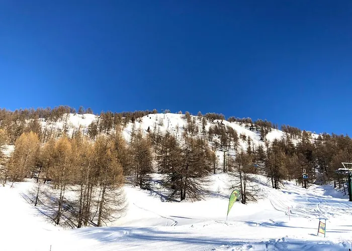 Clotes Modern Apartment, 50m From Slopes - Sleeps 6-8, 2 Bath - Sauzeholiday * Oulx