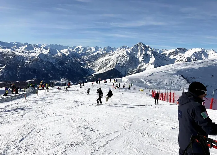 Clotes Modern Apartment, 50m From Slopes - Sleeps 6-8, 2 Bath - Sauzeholiday Apartamento