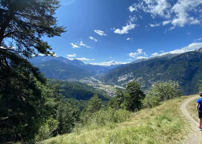 Clotes Modern Apartment, 50m From Slopes - Sleeps 6-8, 2 Bath - Sauzeholiday *